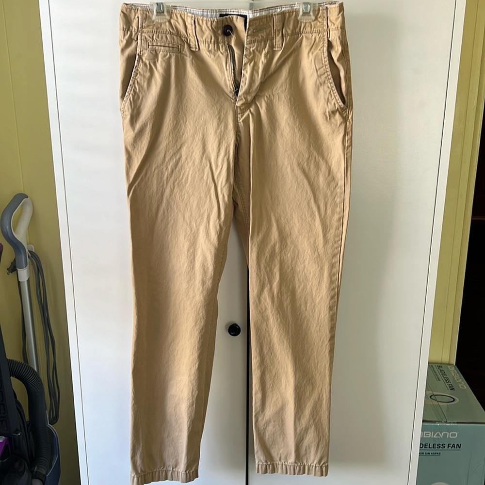 Men’s American Eagle flat-front khaki-colored chinos